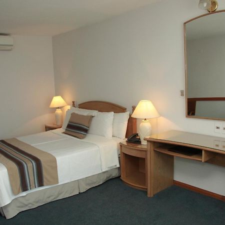 Crystal Palace Hotel Montevideo Bagian luar foto