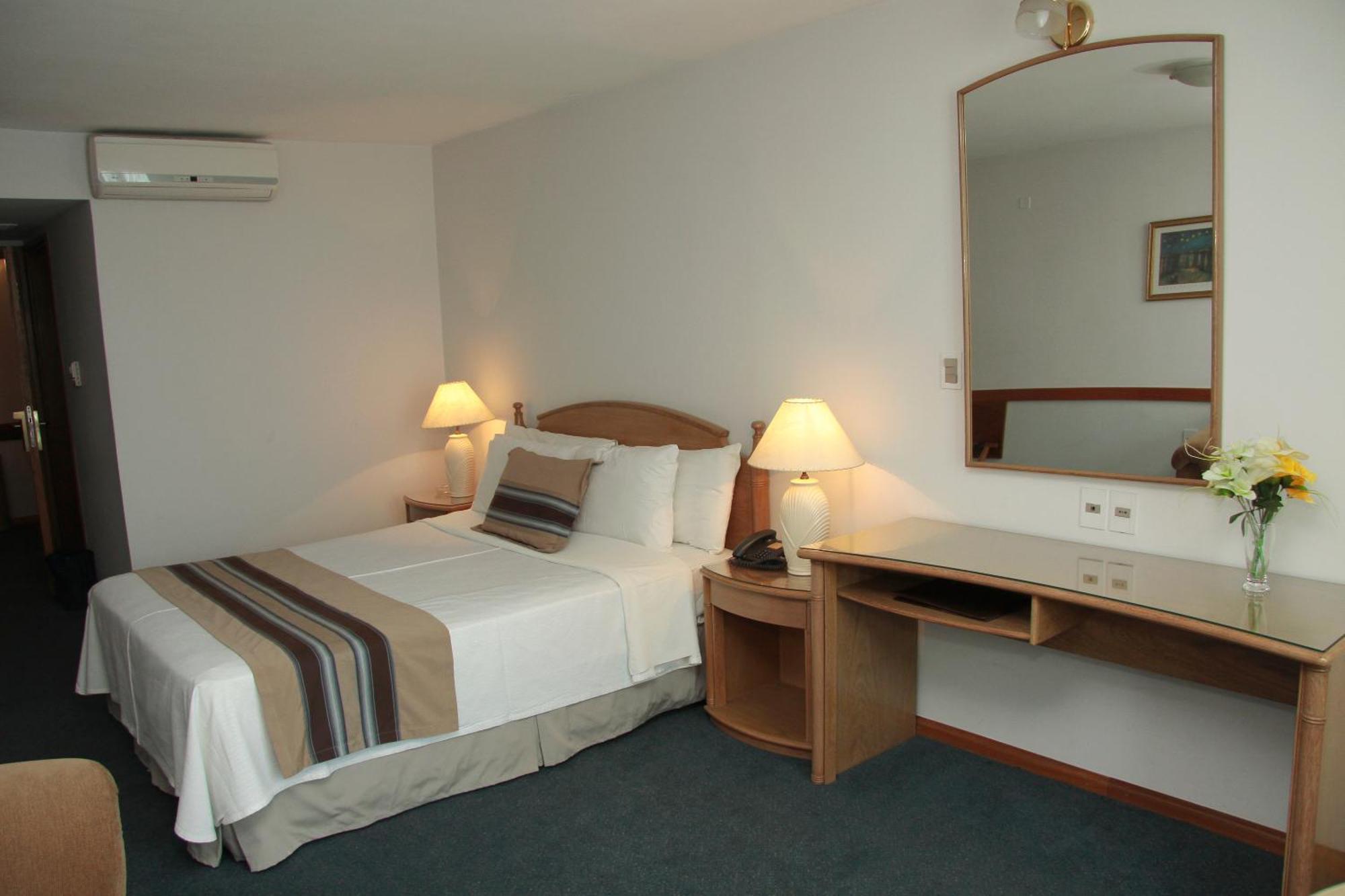 Crystal Palace Hotel Montevideo Bagian luar foto