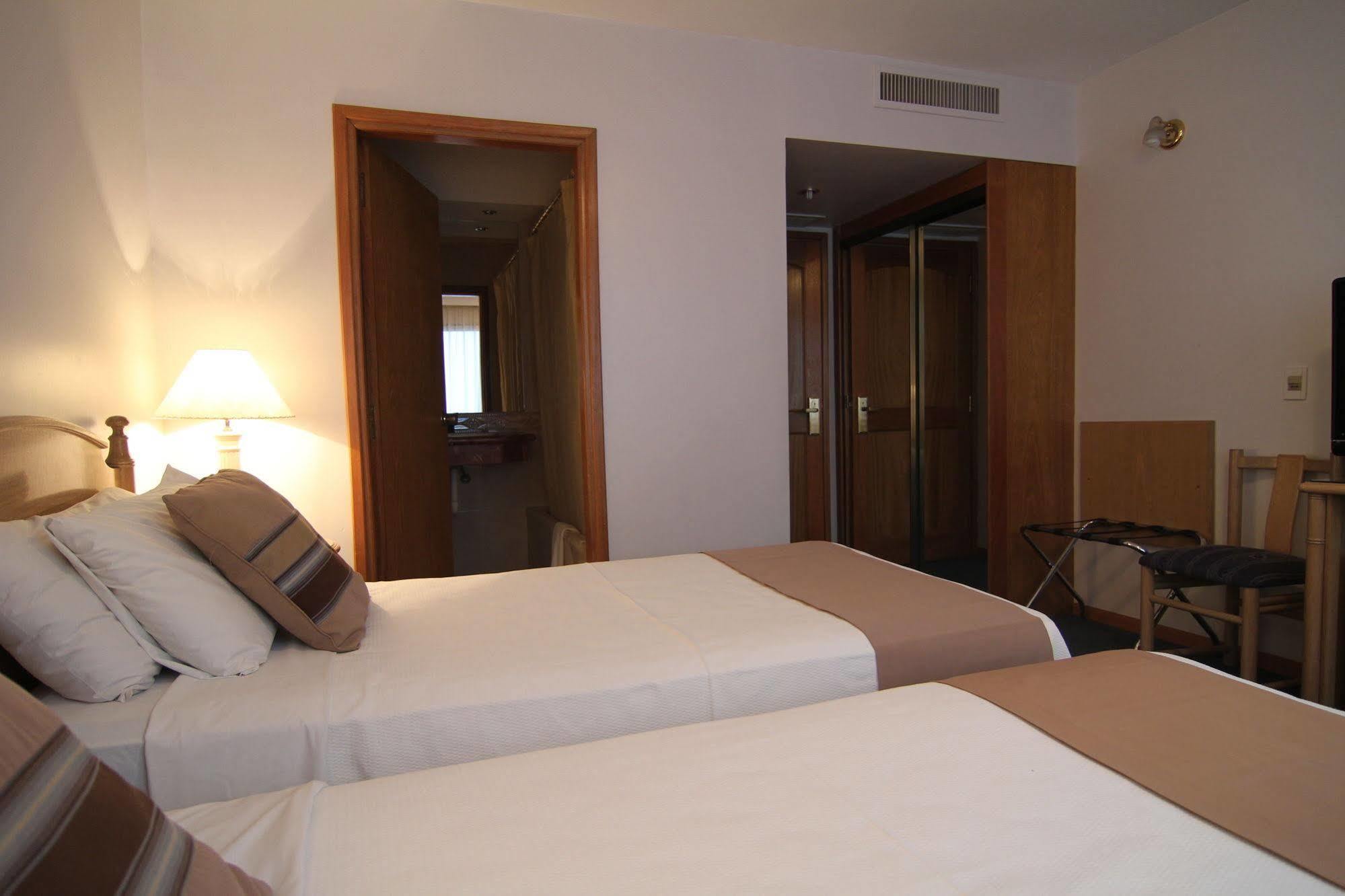 Crystal Palace Hotel Montevideo Bagian luar foto