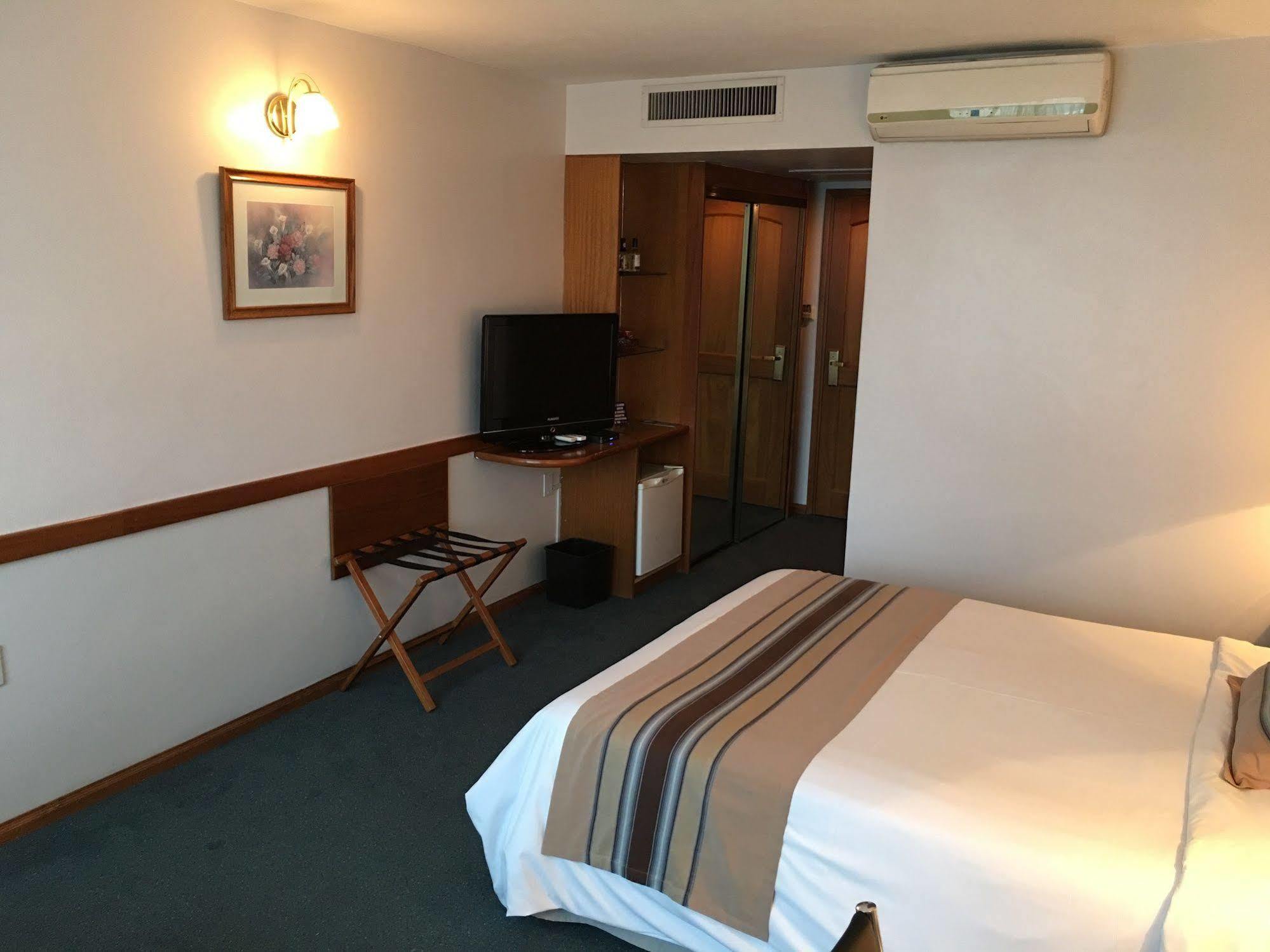 Crystal Palace Hotel Montevideo Bagian luar foto
