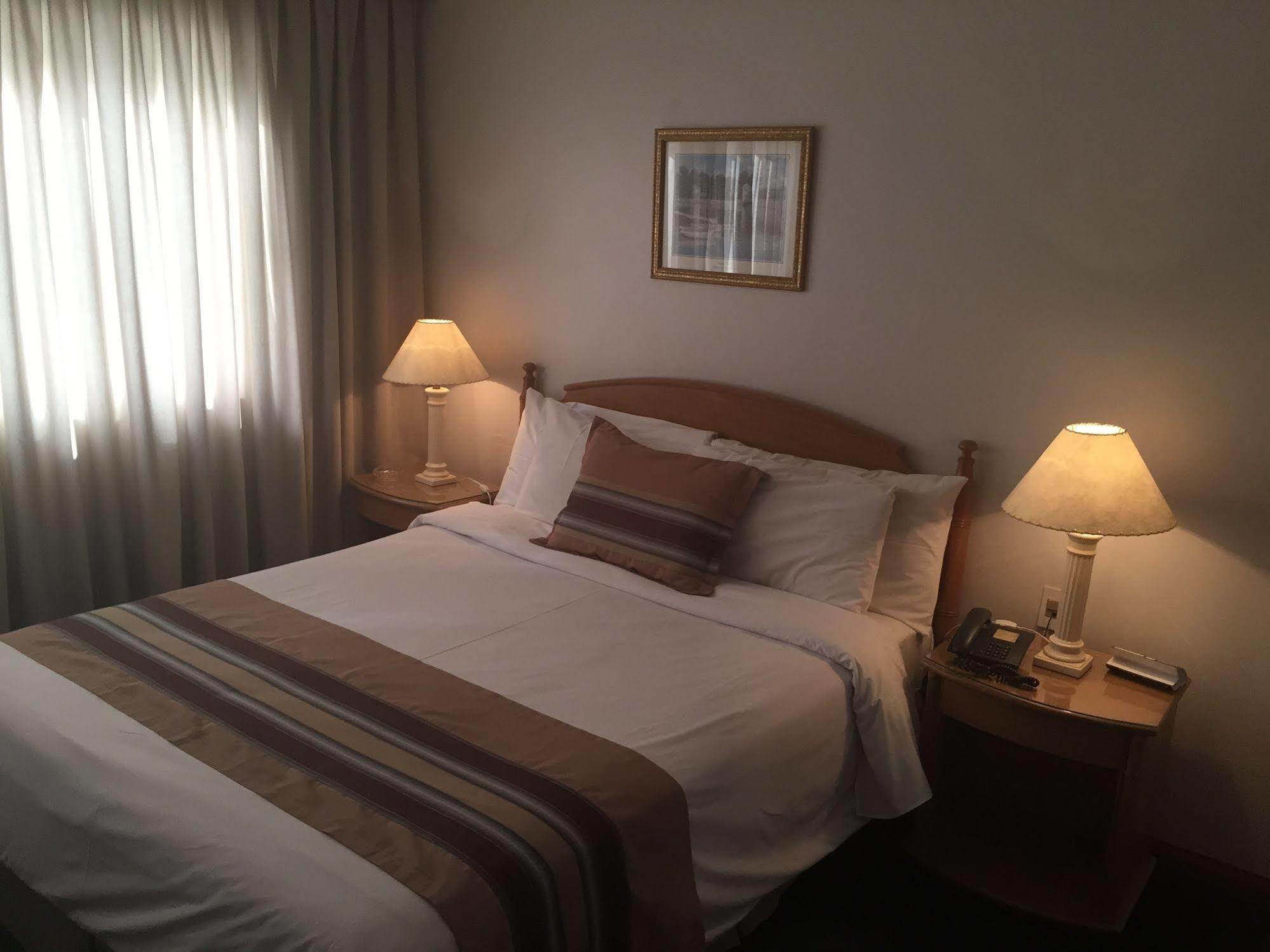 Crystal Palace Hotel Montevideo Bagian luar foto