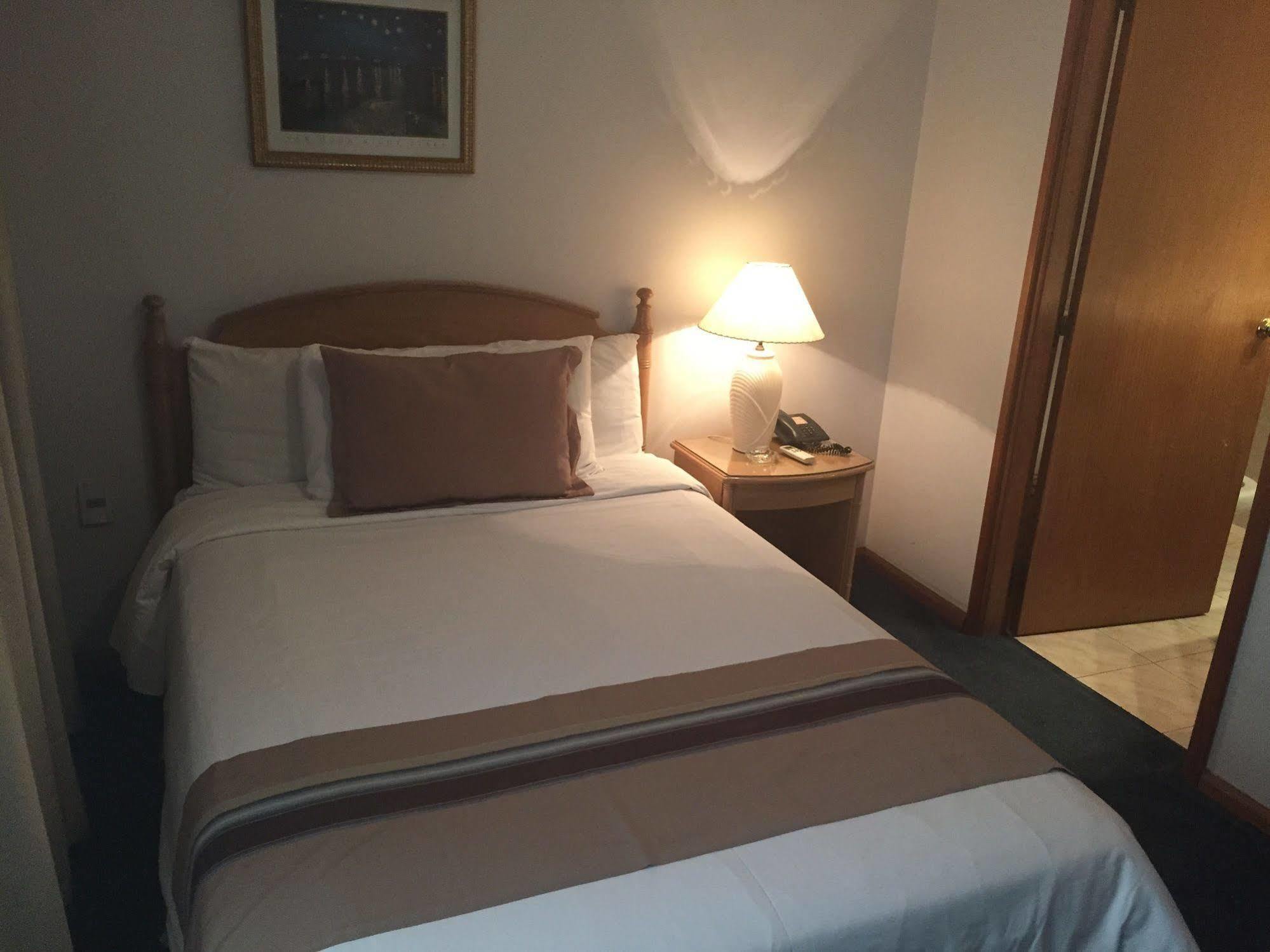Crystal Palace Hotel Montevideo Bagian luar foto