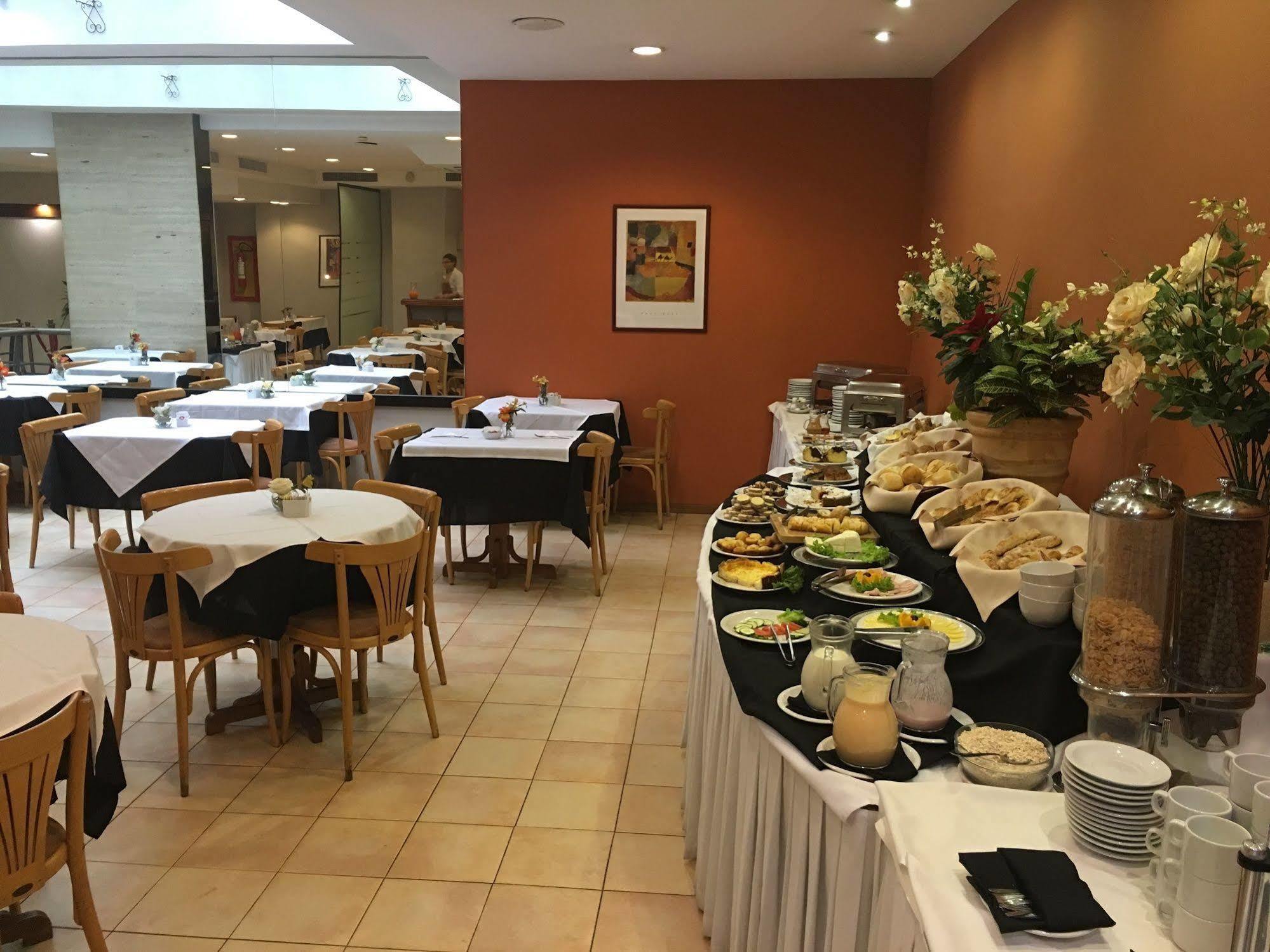 Crystal Palace Hotel Montevideo Bagian luar foto