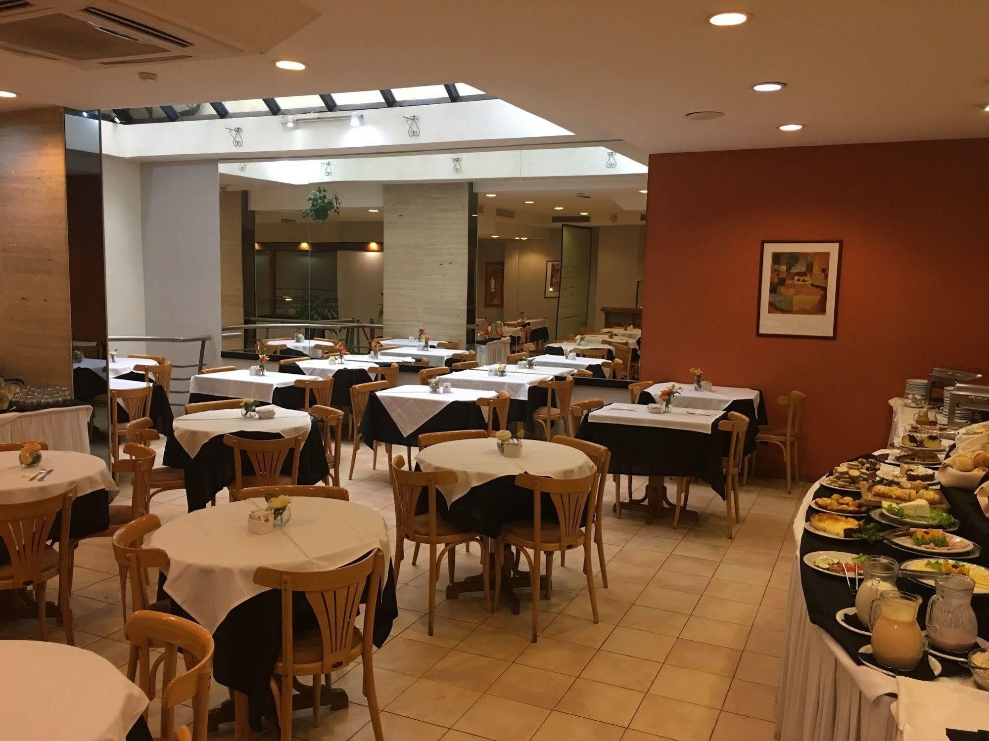 Crystal Palace Hotel Montevideo Bagian luar foto